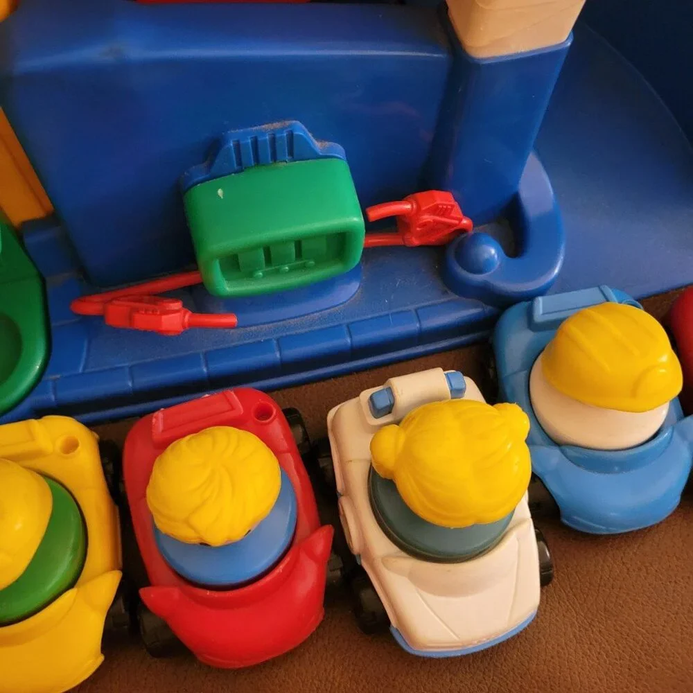 Vintage Fisher Price 1995 Little People Parking Garage with Elevator, cars ppl - Picture 10 of 12